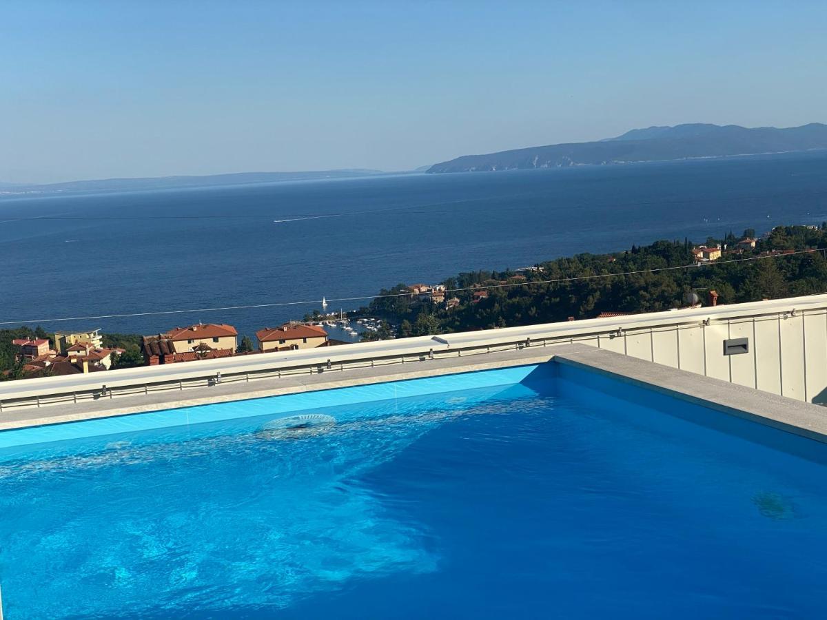Apartment Lui With Rooftop Swimming Pool Ичичи Экстерьер фото